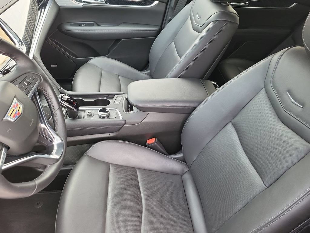 Used 2025 Cadillac XT6 Premium Luxury AWD/4WD image 26