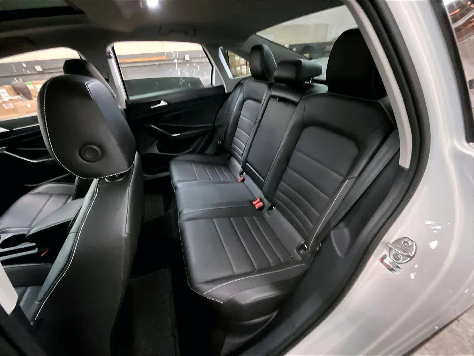 Used 2024 Volkswagen Jetta SE w/ Panoramic Sunroof Package FWD image 27