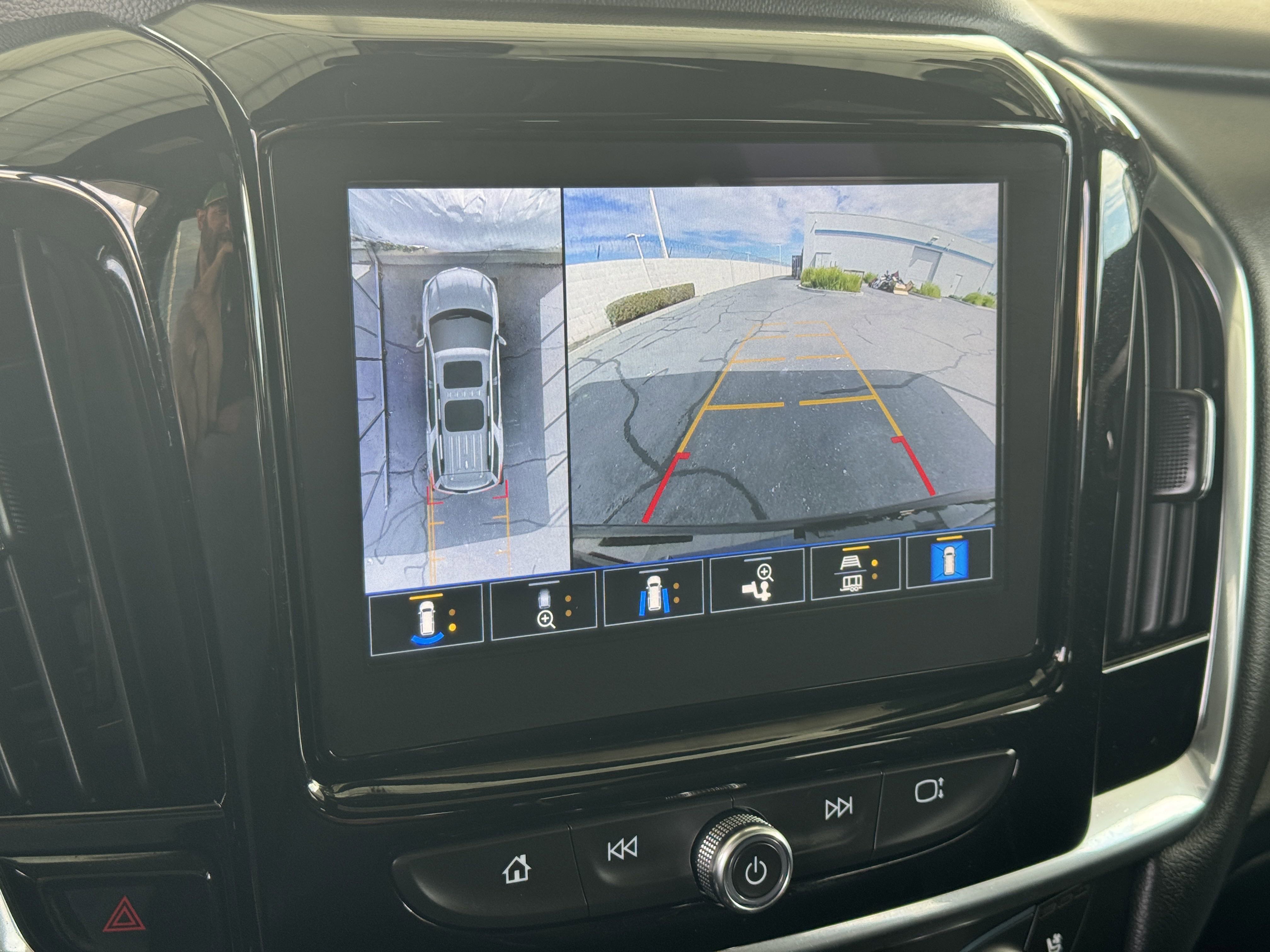 Used 2023 Chevrolet Traverse Premier image 25