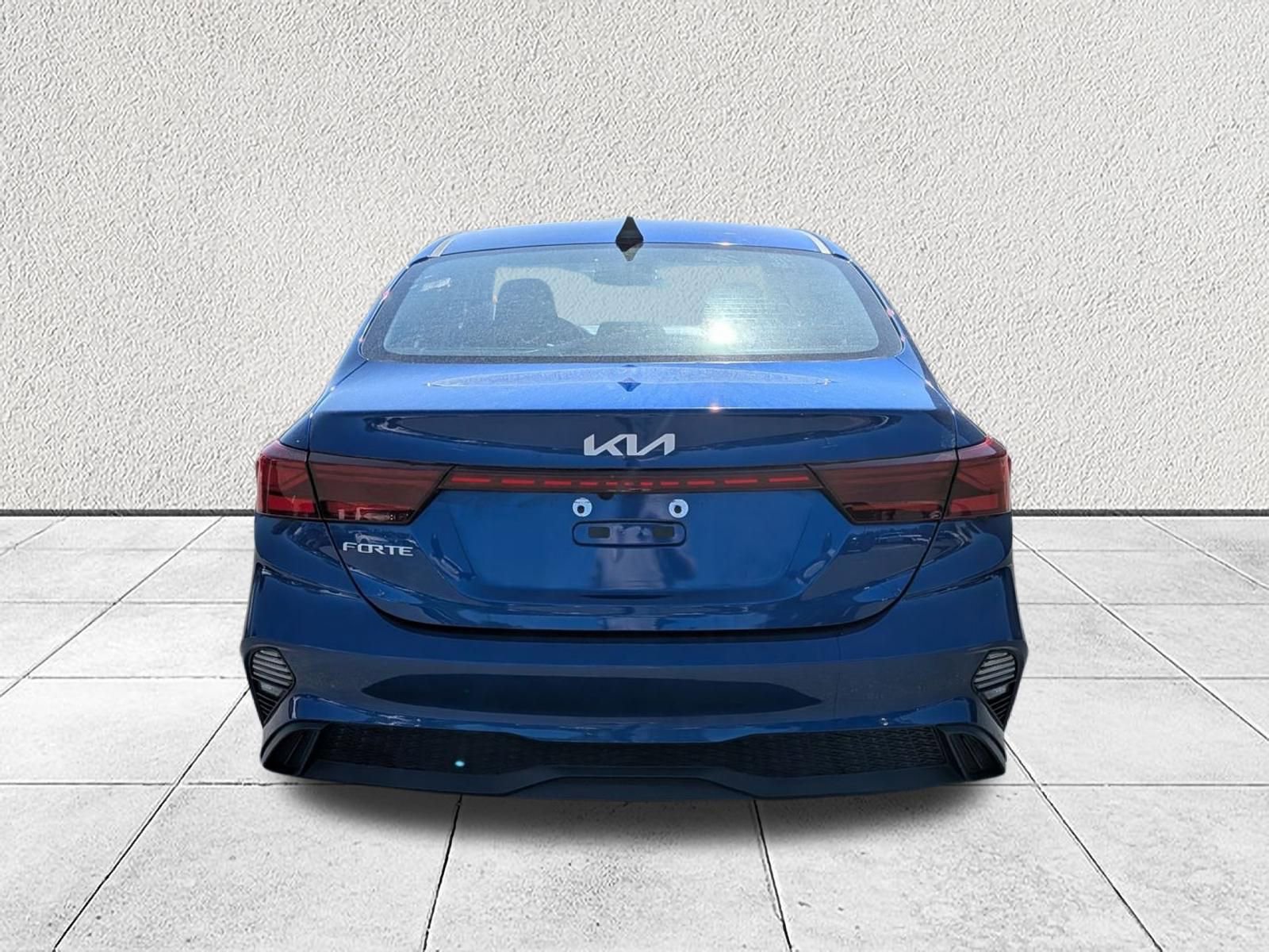 Used 2022 Kia Forte LXS w/ LXS Technology Package FWD image 4