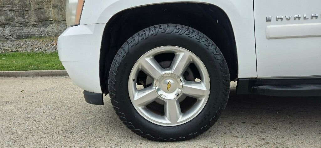 Used 2008 Chevrolet Avalanche LTZ w/ LTZ Preferred Equipment Group AWD/4WD image 37