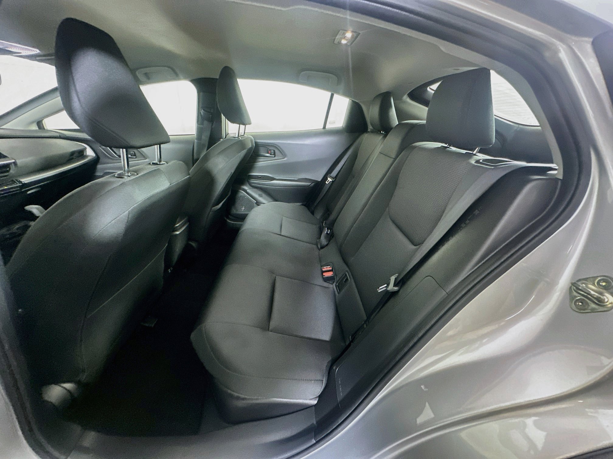 Used 2025 Toyota Prius LE FWD image 28