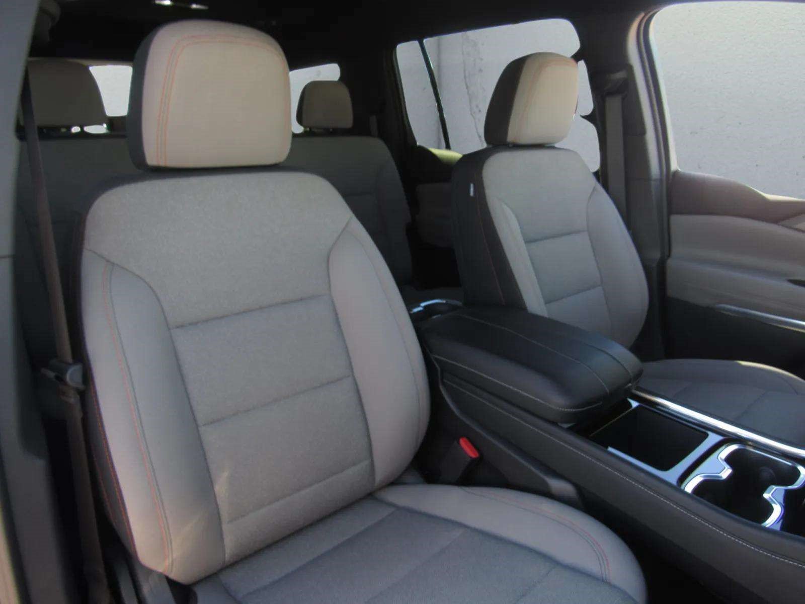 Used 2026 Chevrolet Traverse LT w/ Driver Confidence Package AWD/4WD image 10