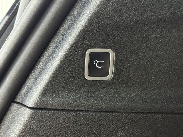 Used 2024 Chrysler Pacifica Limited FWD image 32