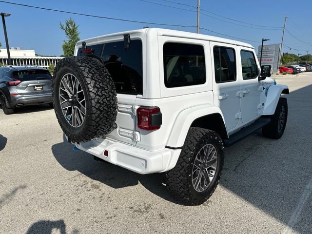 Used 2022 Jeep Wrangler Unlimited Sahara AWD/4WD image 7