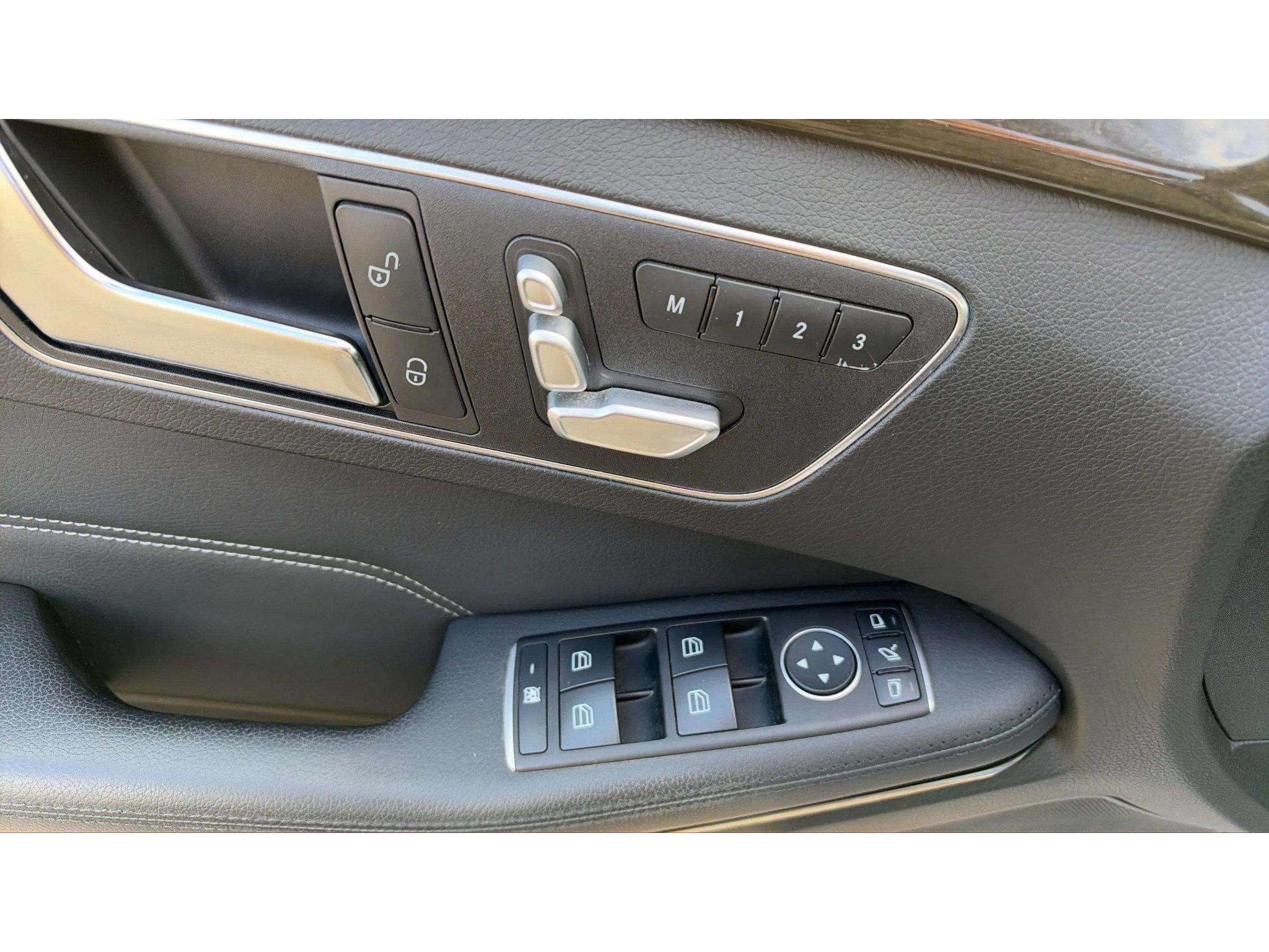 Used 2016 Mercedes-Benz E 350 4MATIC Sedan image 20