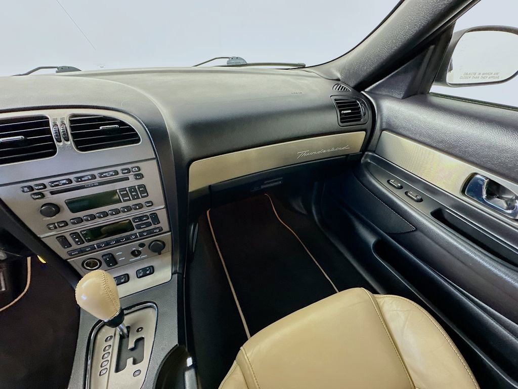 Used 2005 Ford Thunderbird RWD image 11