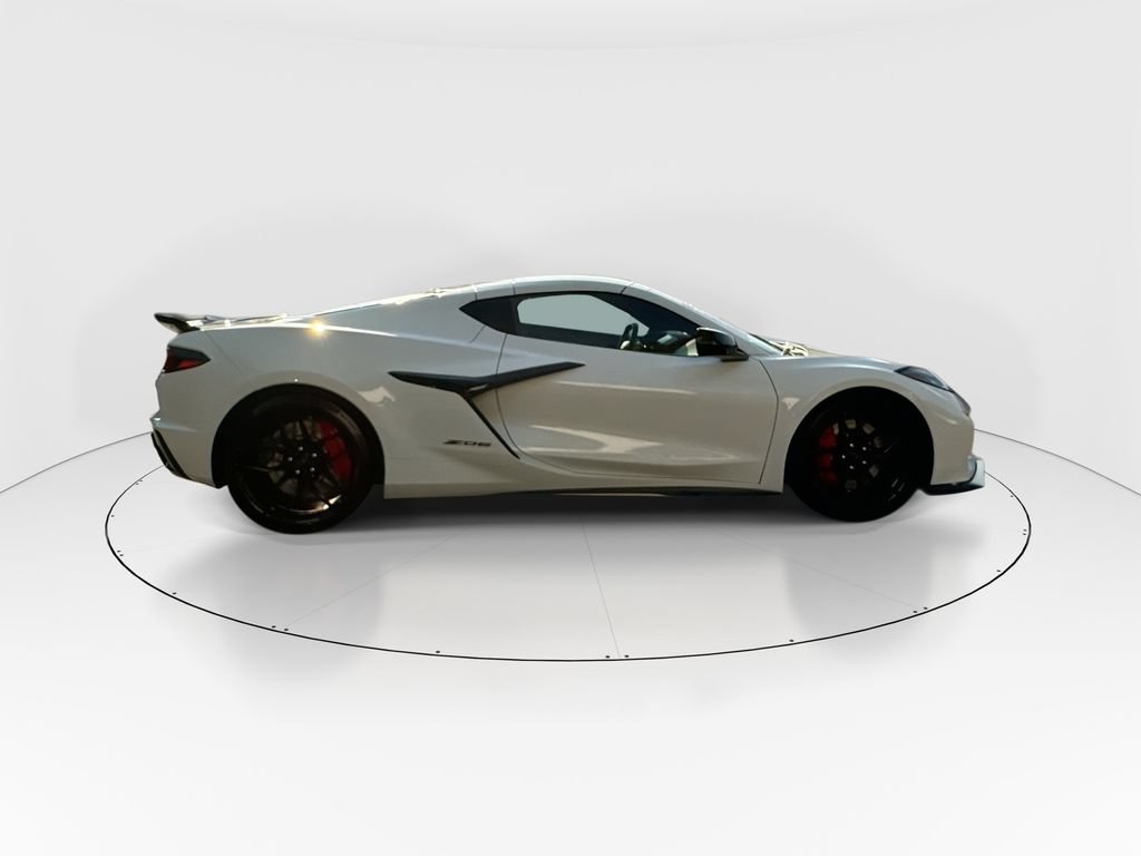 Used 2026 Chevrolet Corvette Z06 w/ Stealth Interior Trim Package RWD image 9