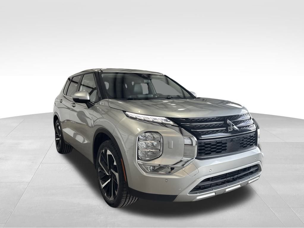 Used 2024 Mitsubishi Outlander SE Black Edition image 8