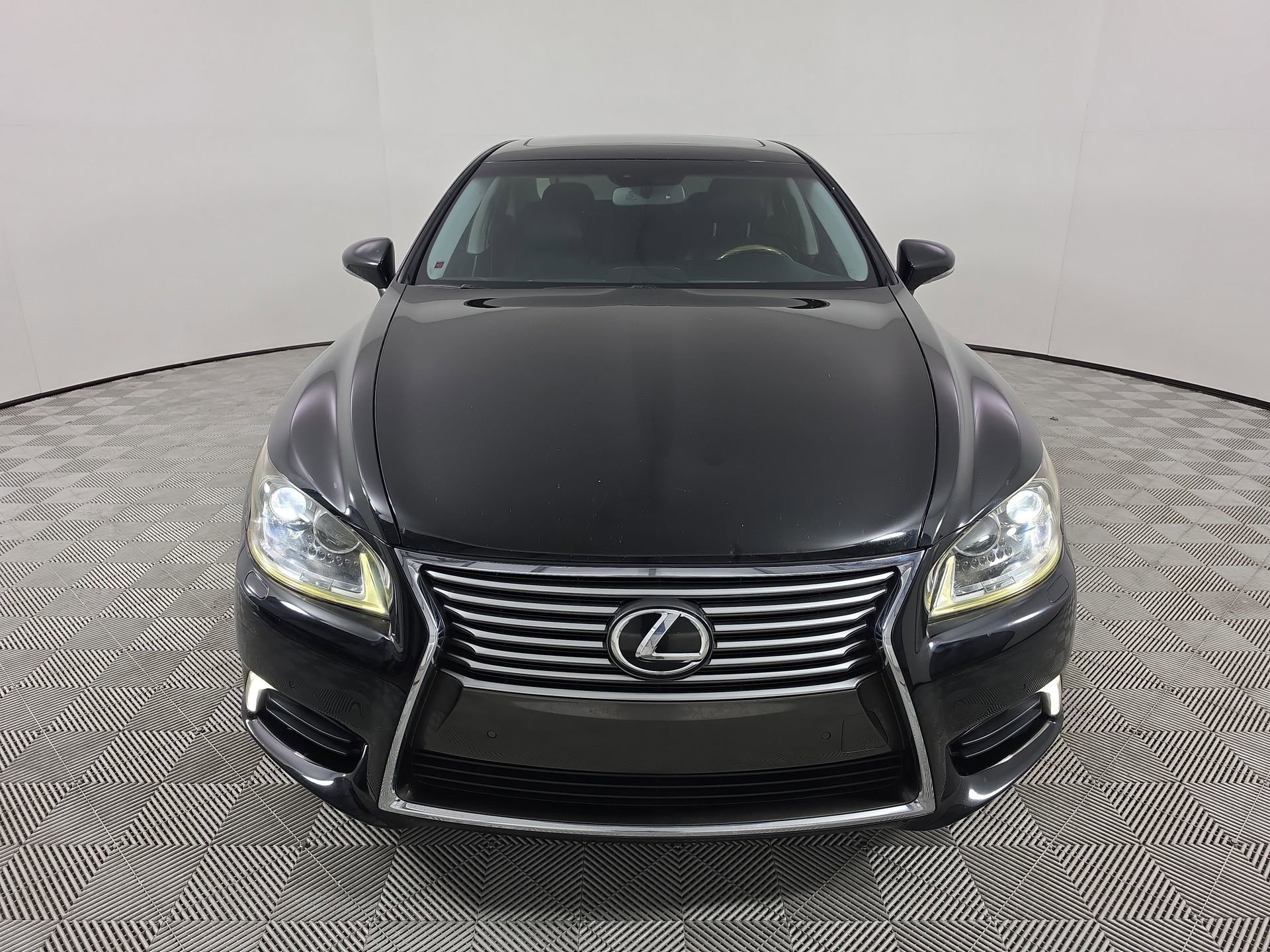 Used 2014 Lexus LS 460 w/ Comfort Package RWD image 2