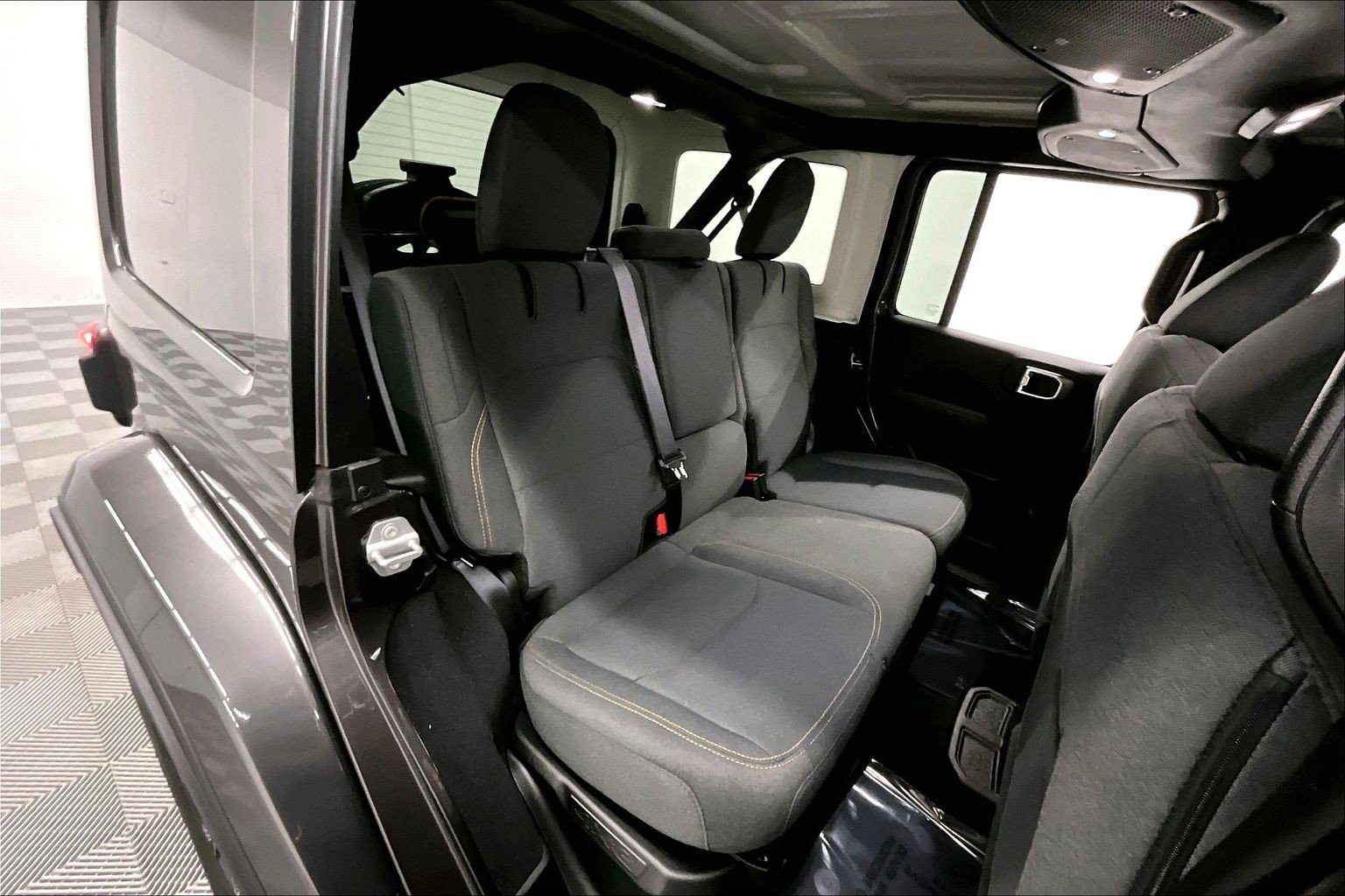 Used 2025 Jeep Wrangler Unlimited Sahara w/ Safety Group AWD/4WD image 25