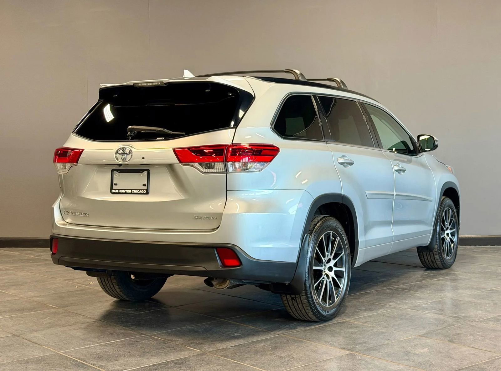 Used 2017 Toyota Highlander SE image 5