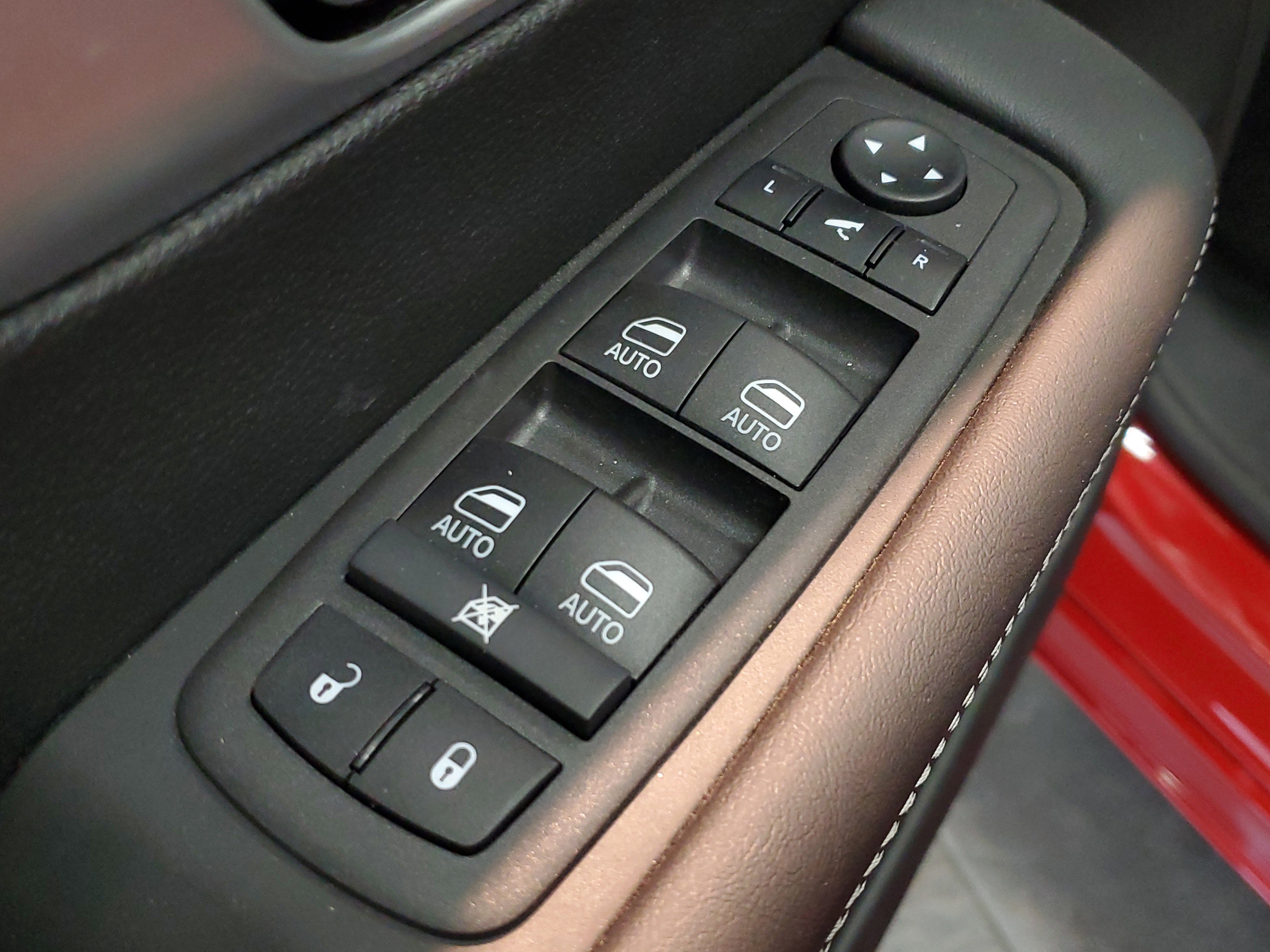 New 2026 Chrysler Pacifica Limited w/ Uconnect Theater Family Group image 16