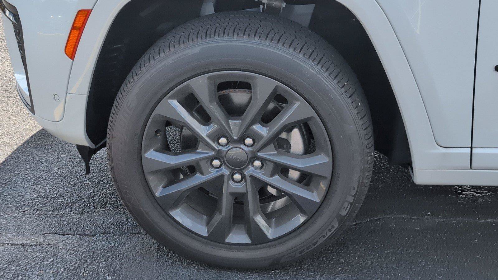 New 2026 Jeep Grand Cherokee L Limited AWD/4WD image 10