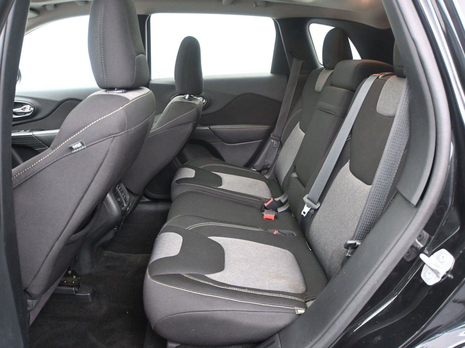 Used 2014 Jeep Cherokee Altitude w/ Comfort/Convenience Group image 9