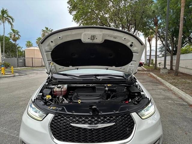 Certified 2023 Chrysler Pacifica Touring-L FWD image 29