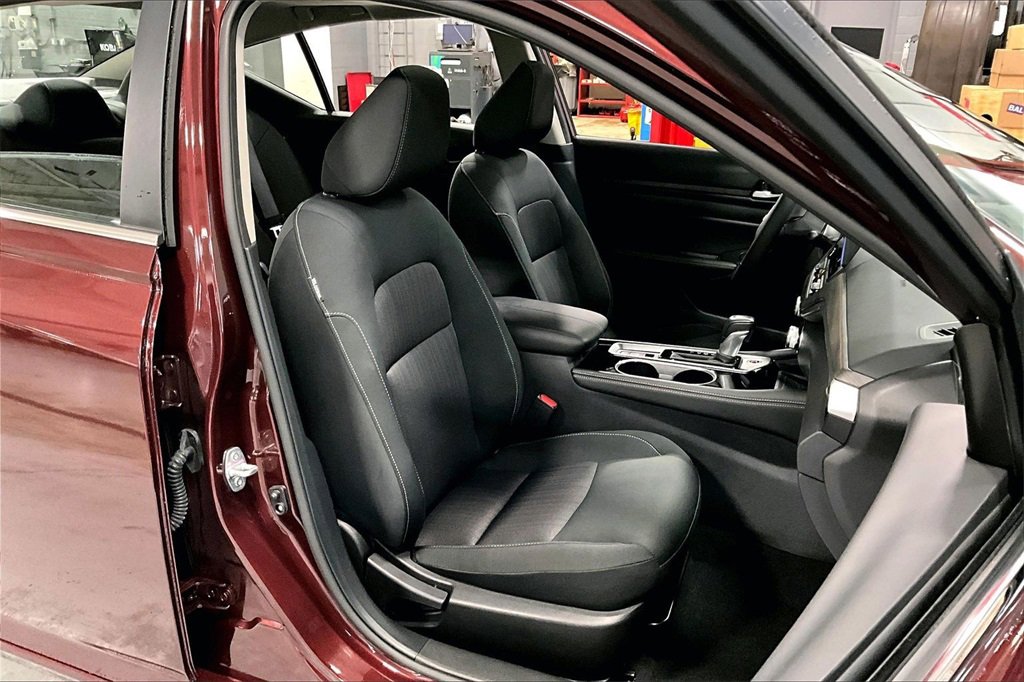 Certified 2024 Nissan Altima 2.5 SV w/ SV Premium Package image 6