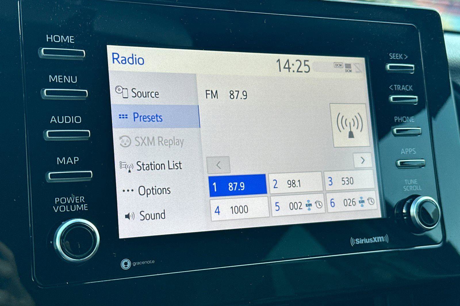 Used 2021 Toyota Camry SE image 16