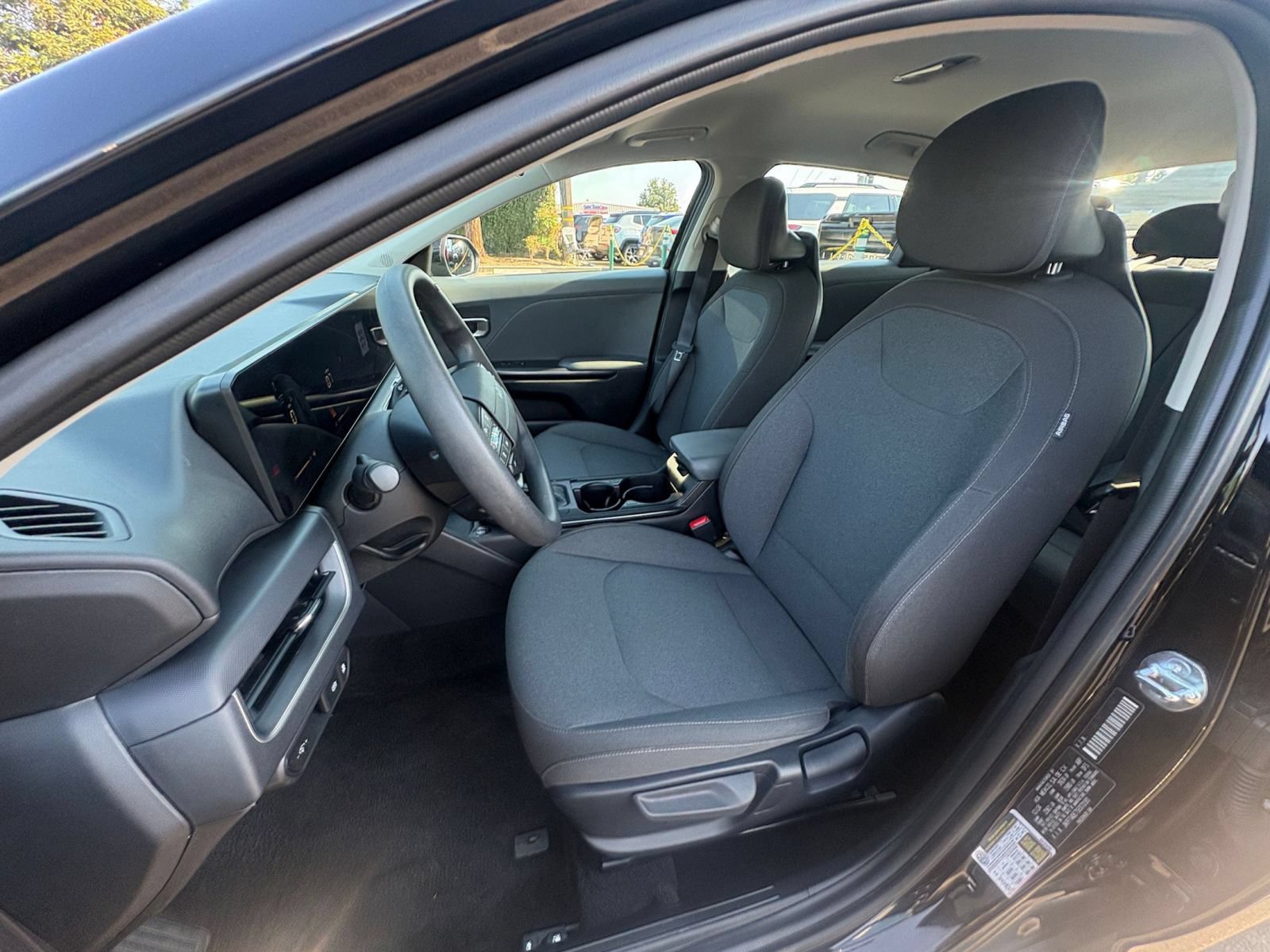 Used 2025 Kia K4 FWD image 36