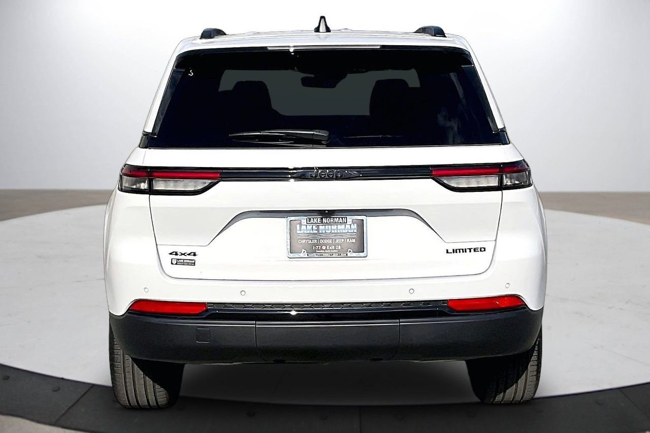 Certified 2025 Jeep Grand Cherokee Limited w/ Black Appearance Package image 8