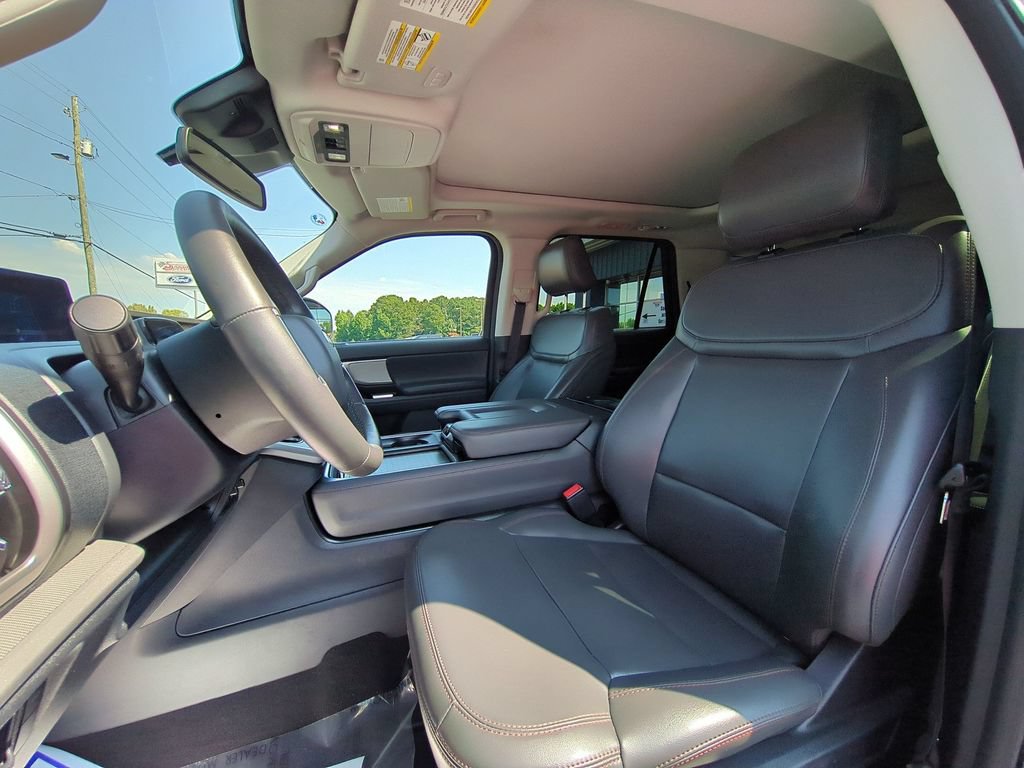 Used 2025 Ford Expedition Active RWD image 24