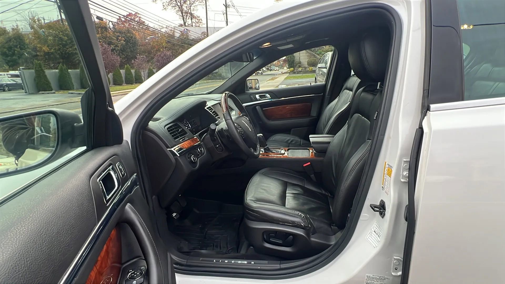 Used 2015 Lincoln MKS AWD w/ Equipment Group 101A image 26