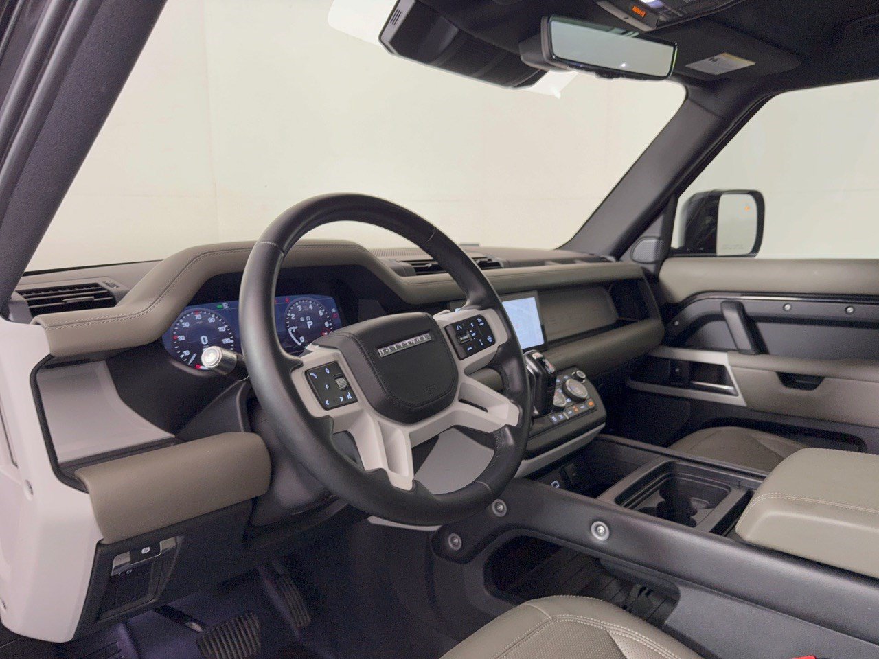 Used 2022 Land Rover Defender 110 XS Edition AWD/4WD image 4
