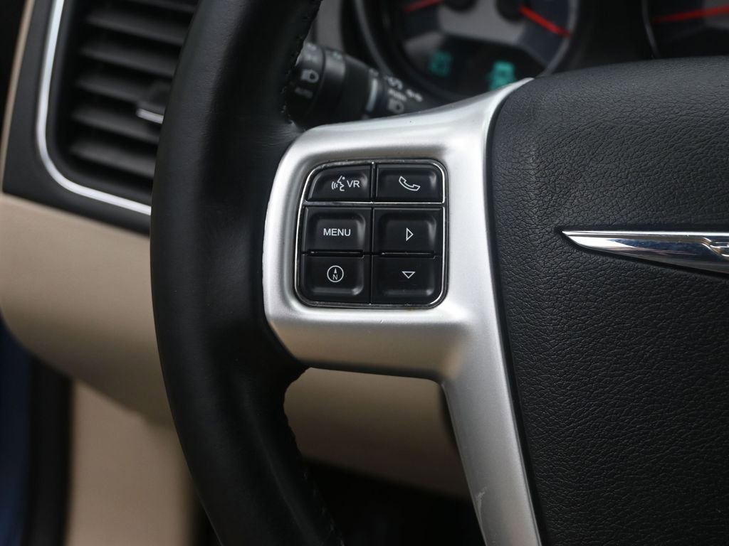 Used 2011 Chrysler 200 Limited image 28