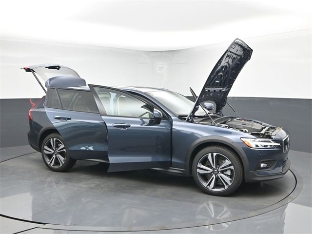 New 2026 Volvo V60 B5 Cross Country Plus w/ Protection Package Premier image 44