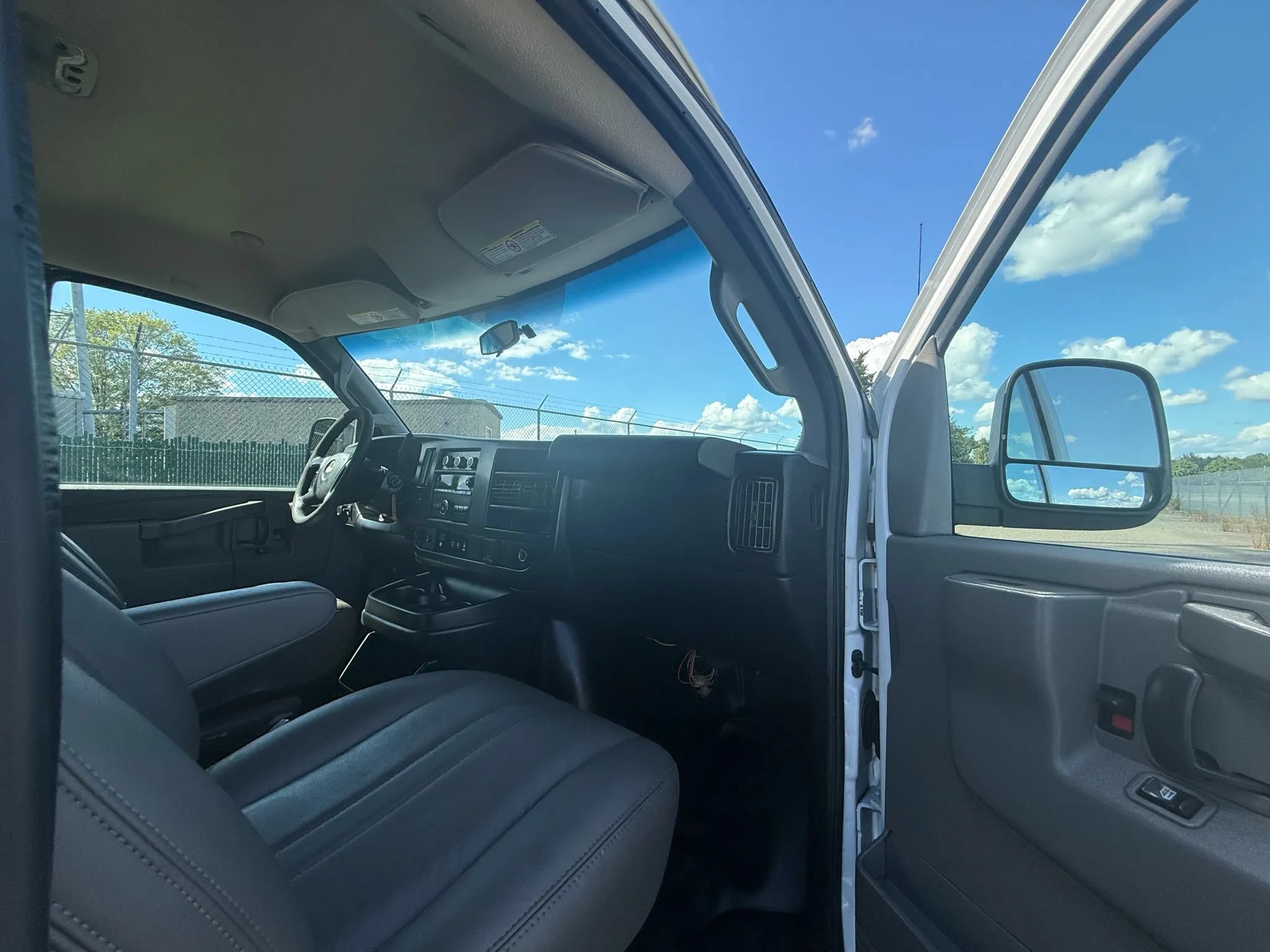 Used 2016 Chevrolet Express 2500 RWD image 51