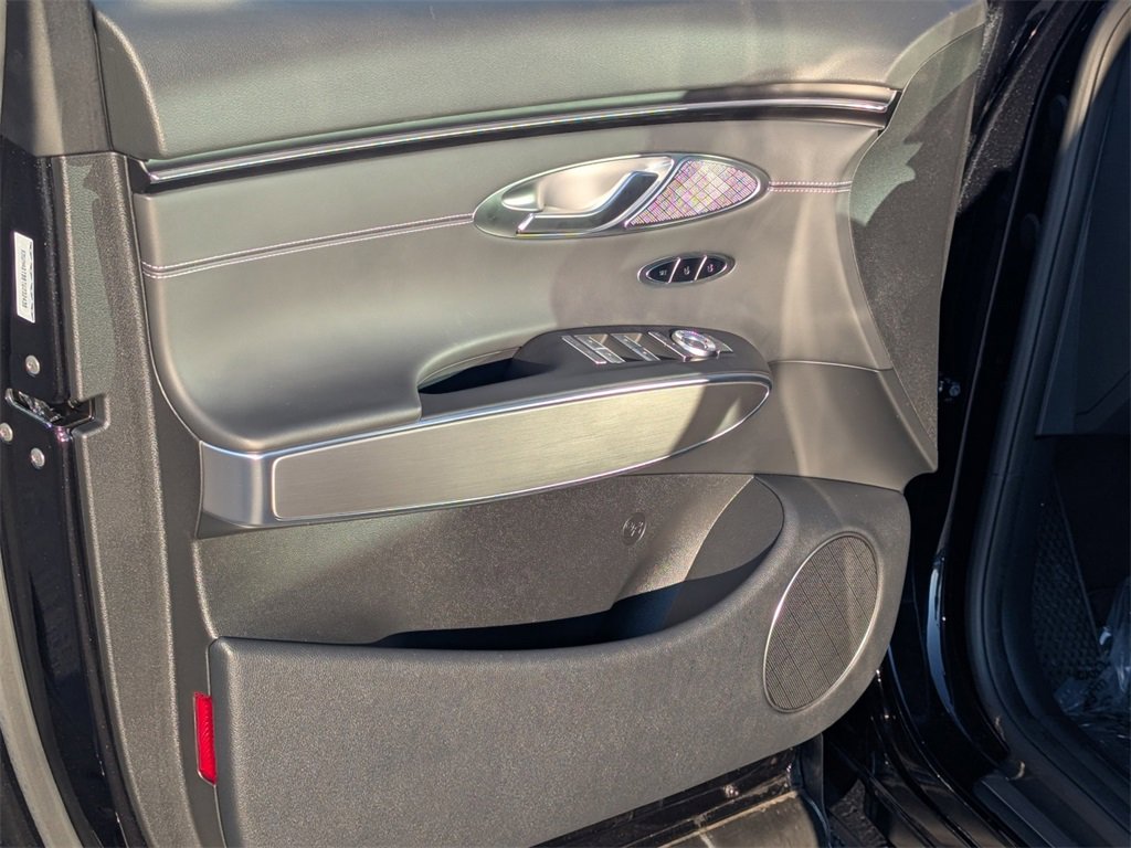 Used 2026 Genesis GV70 2.5T Select image 10