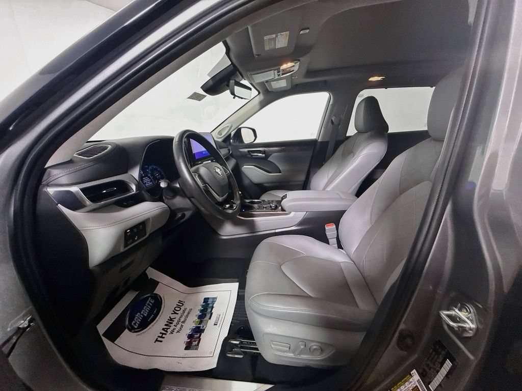 Certified 2025 Toyota Highlander Platinum AWD/4WD image 20