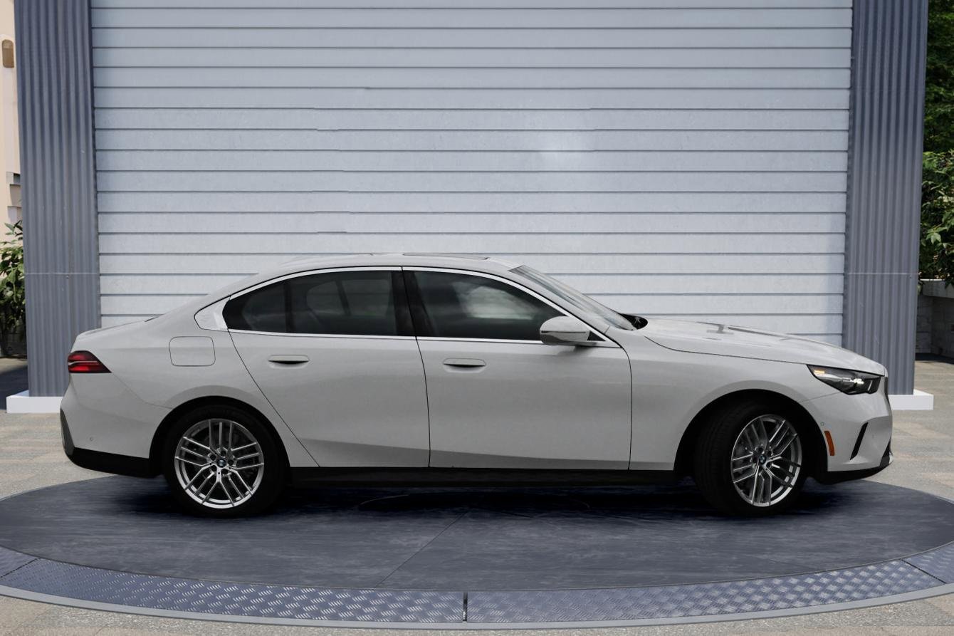 Used 2024 BMW 530i xDrive w/ Convenience Package image 3