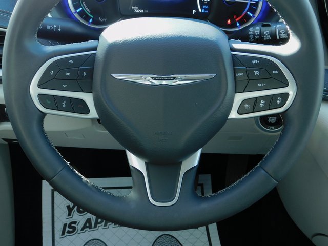 Used 2024 Chrysler Pacifica Select image 15