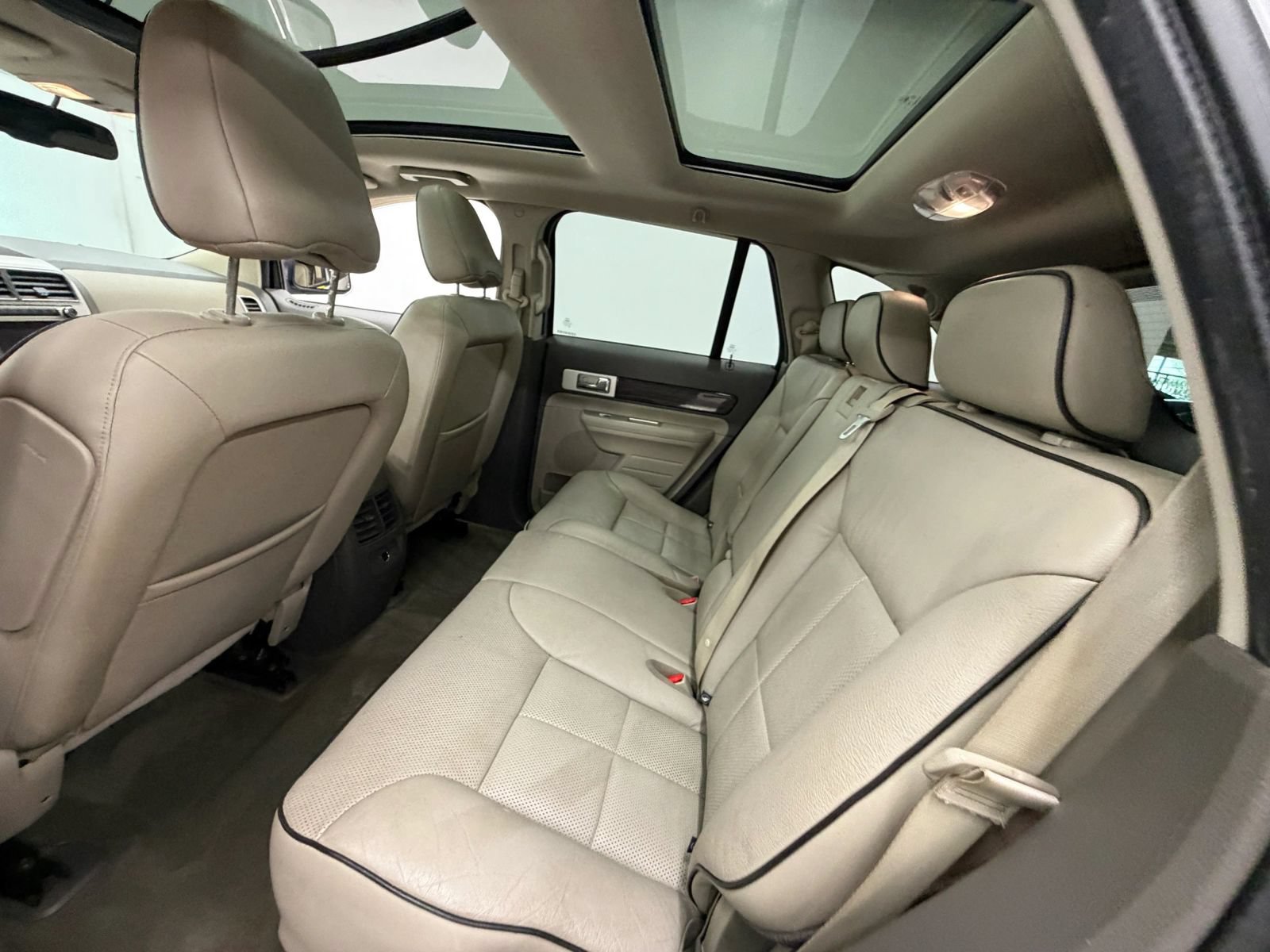 Used 2010 Lincoln MKX 2WD image 16