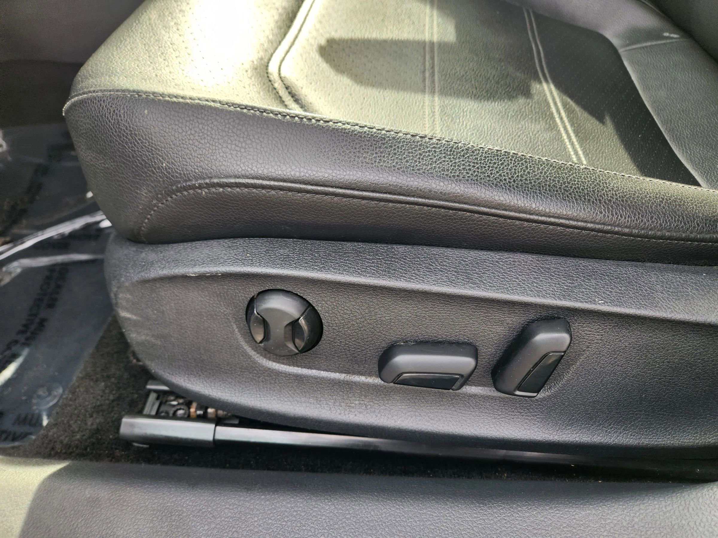 Used 2018 Volkswagen Passat 2.0T SE image 25