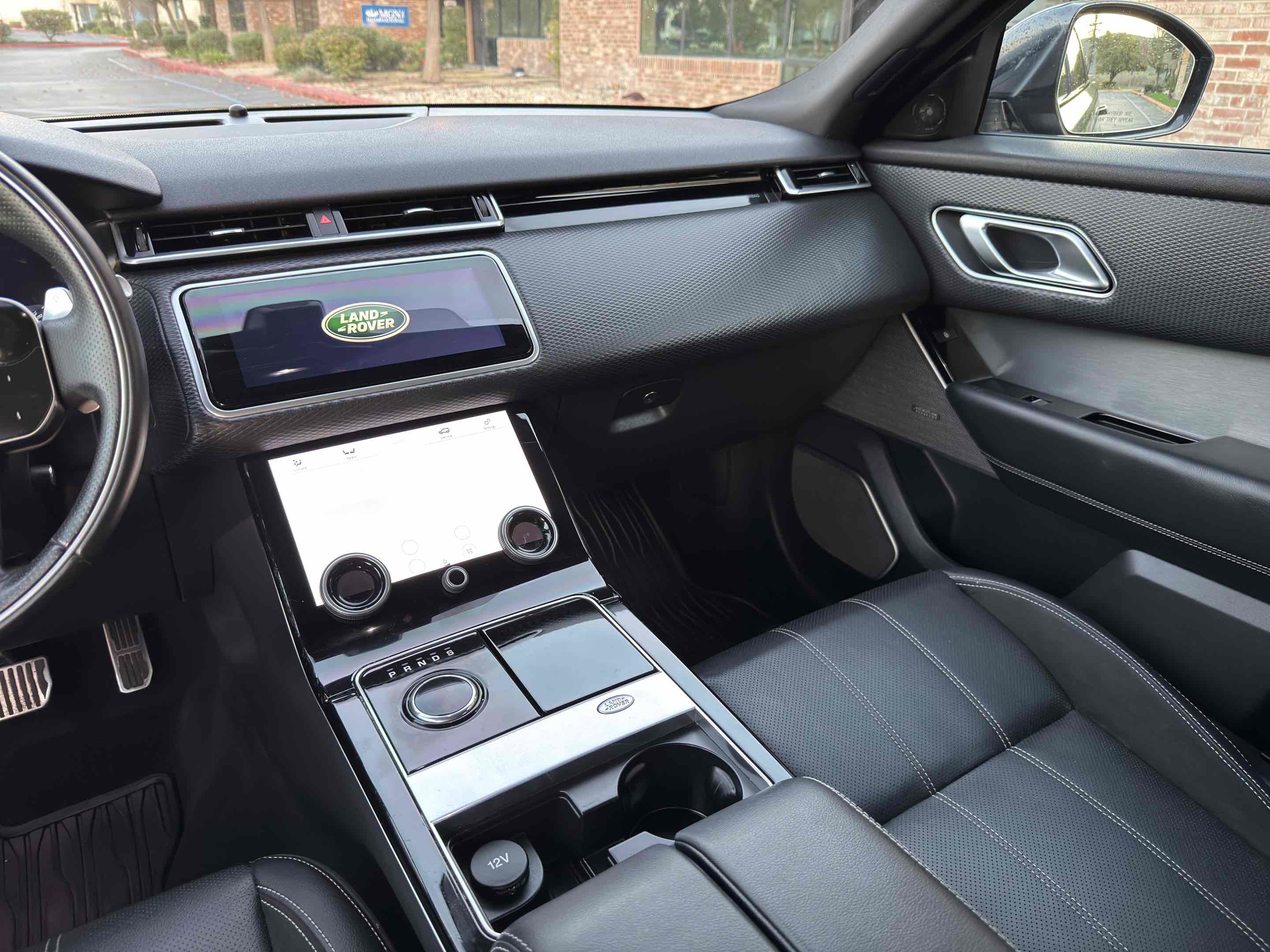 Used 2018 Land Rover Range Rover Velar R-Dynamic SE image 38