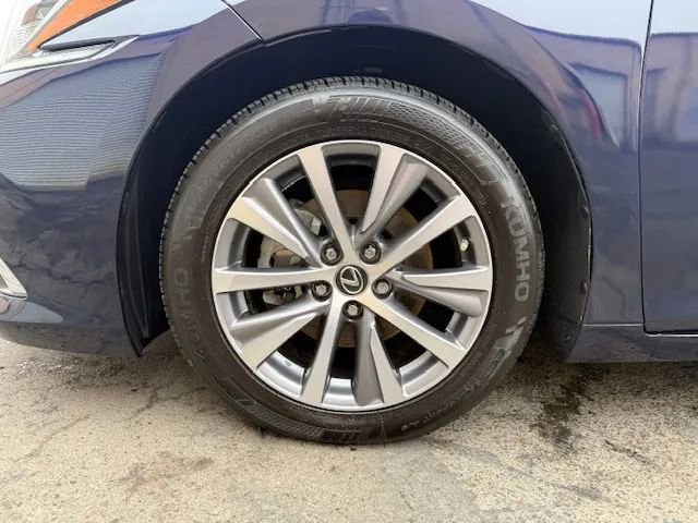 Used 2021 Lexus ES 300h w/ Accessory Package image 6