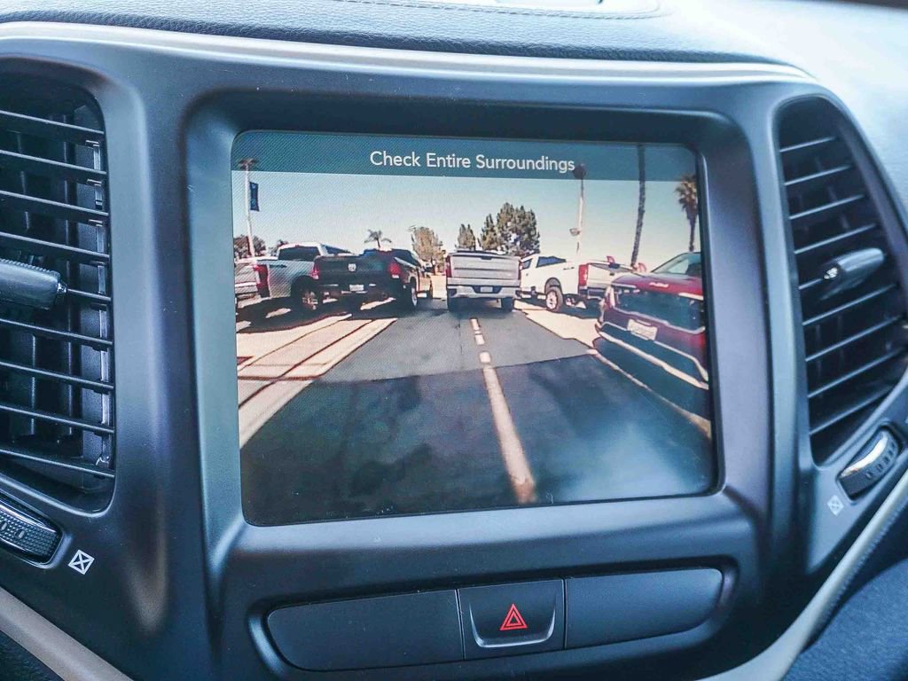 Used 2015 Jeep Cherokee Latitude FWD image 24