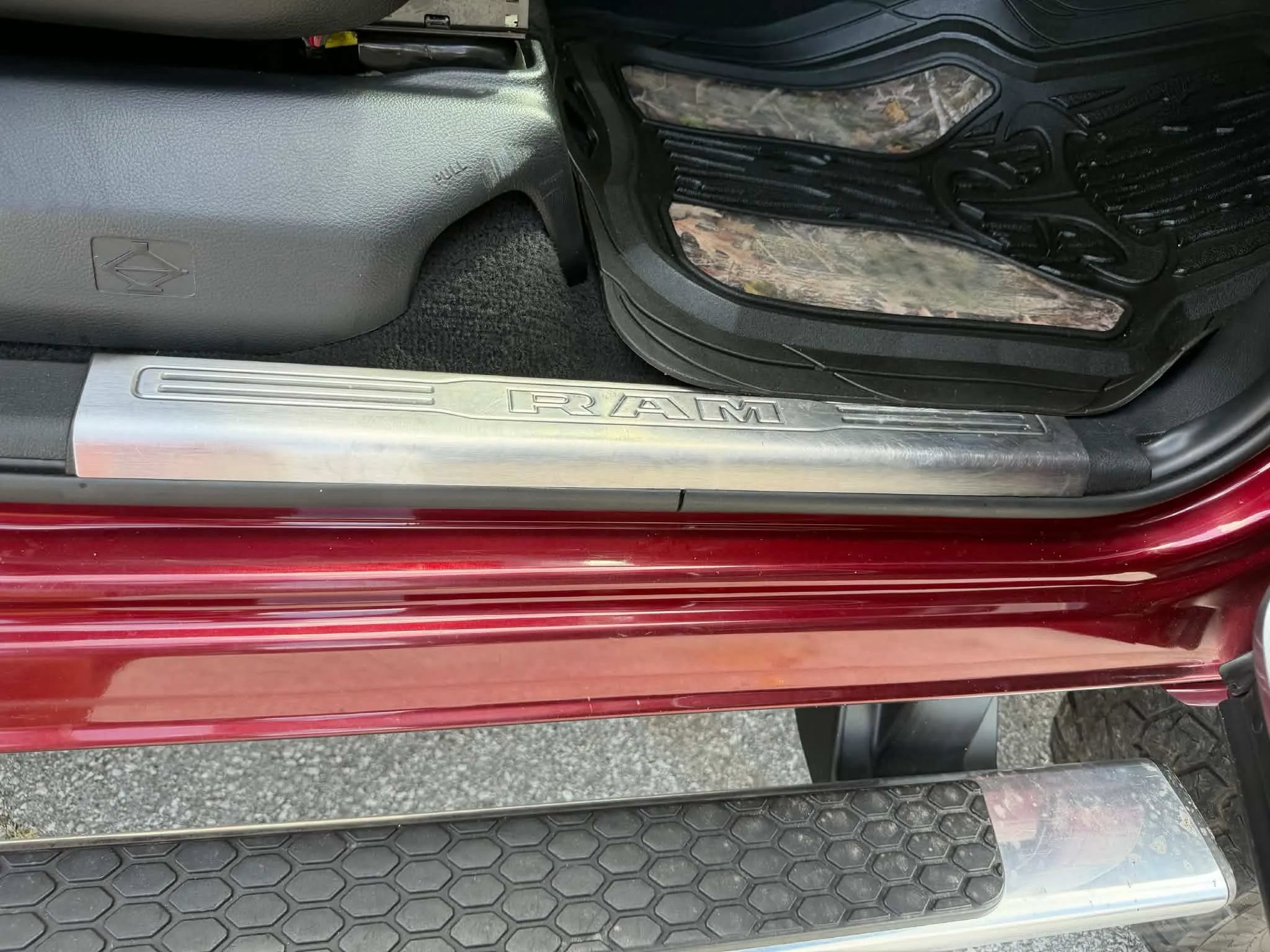 Used 2019 RAM 2500 Laramie AWD/4WD image 22