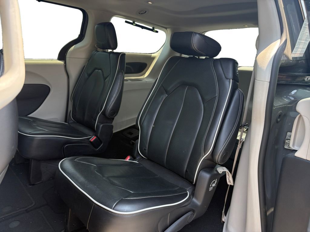 Certified 2023 Chrysler Pacifica Limited image 14