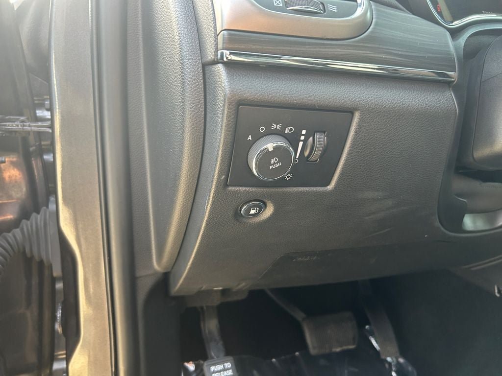Used 2019 Jeep Grand Cherokee Limited AWD/4WD image 19