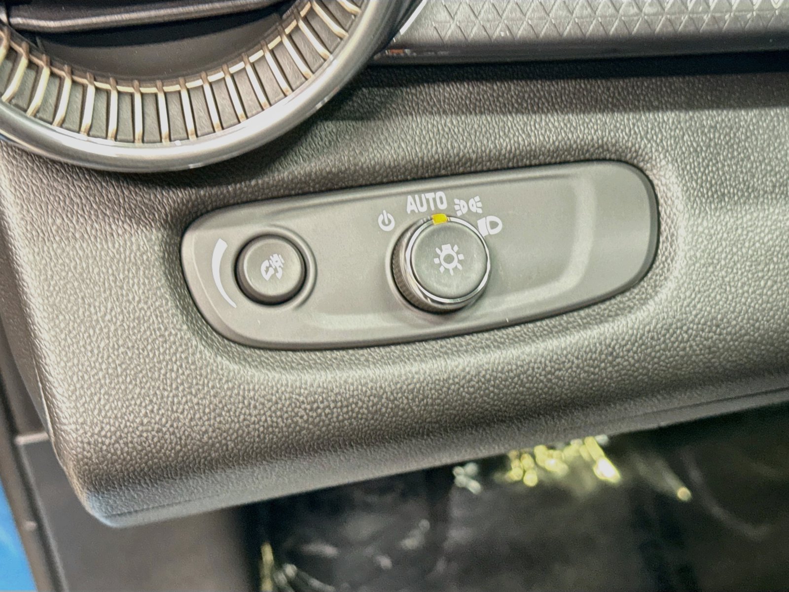 New 2026 Chevrolet Trax ACTIV w/ Sunroof Package FWD image 11