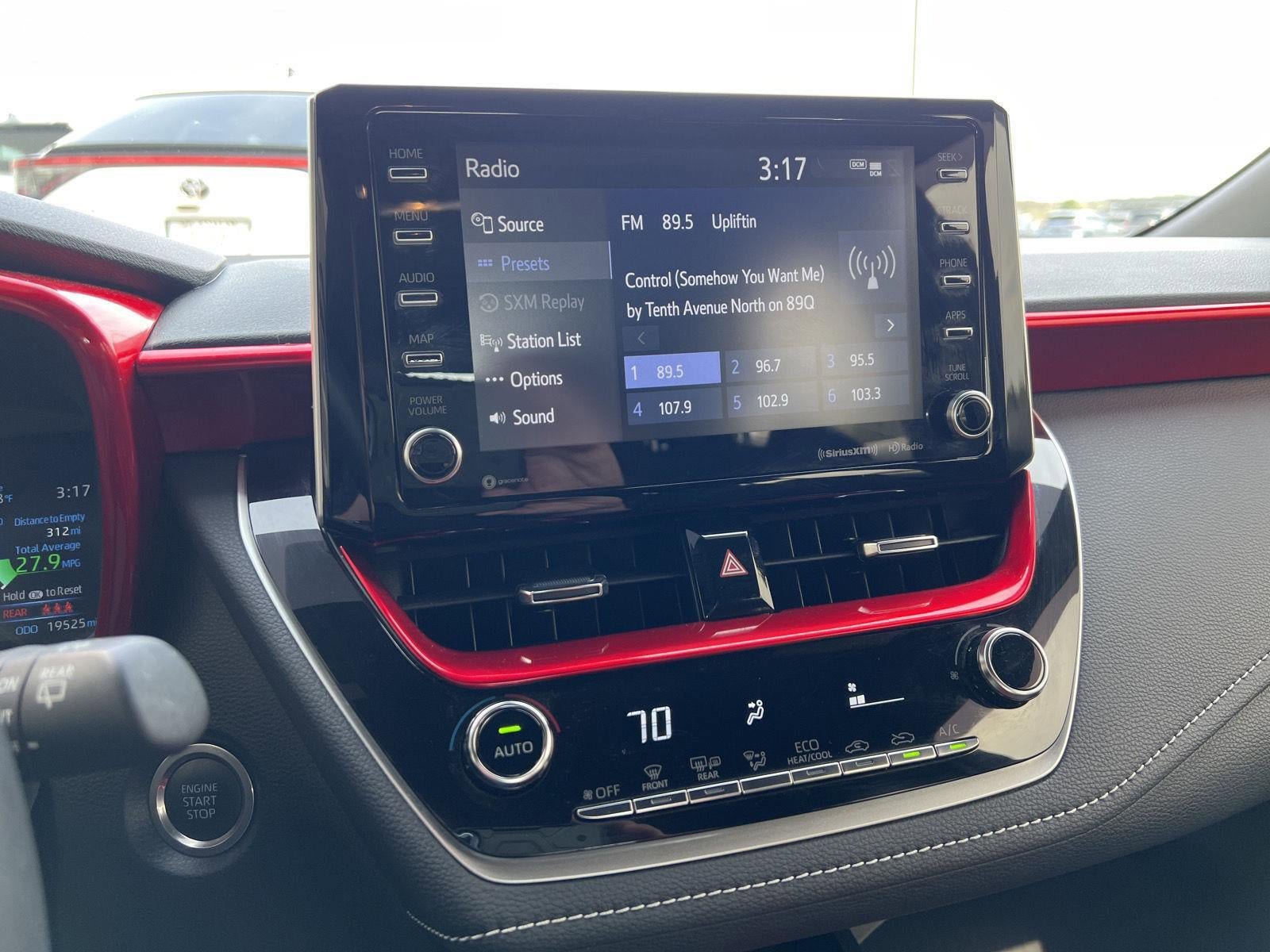 Used 2022 Toyota Corolla SE w/ SE Preferred Package FWD image 18