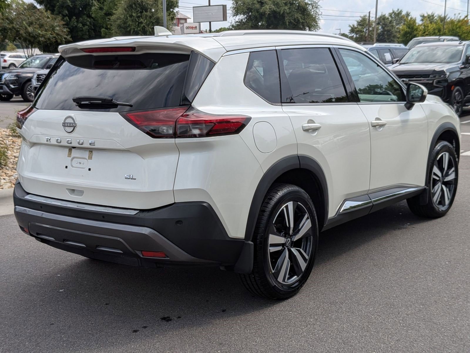 Used 2022 Nissan Rogue SL image 3