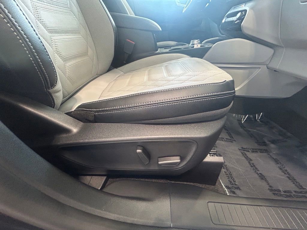 Certified 2024 Ford Escape SE w/ PHEV Premium Package image 27