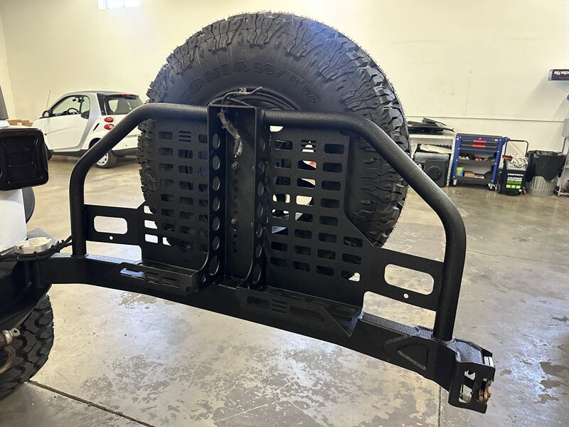Used 2015 Jeep Wrangler Unlimited Rubicon w/ Connectivity Group AWD/4WD image 39