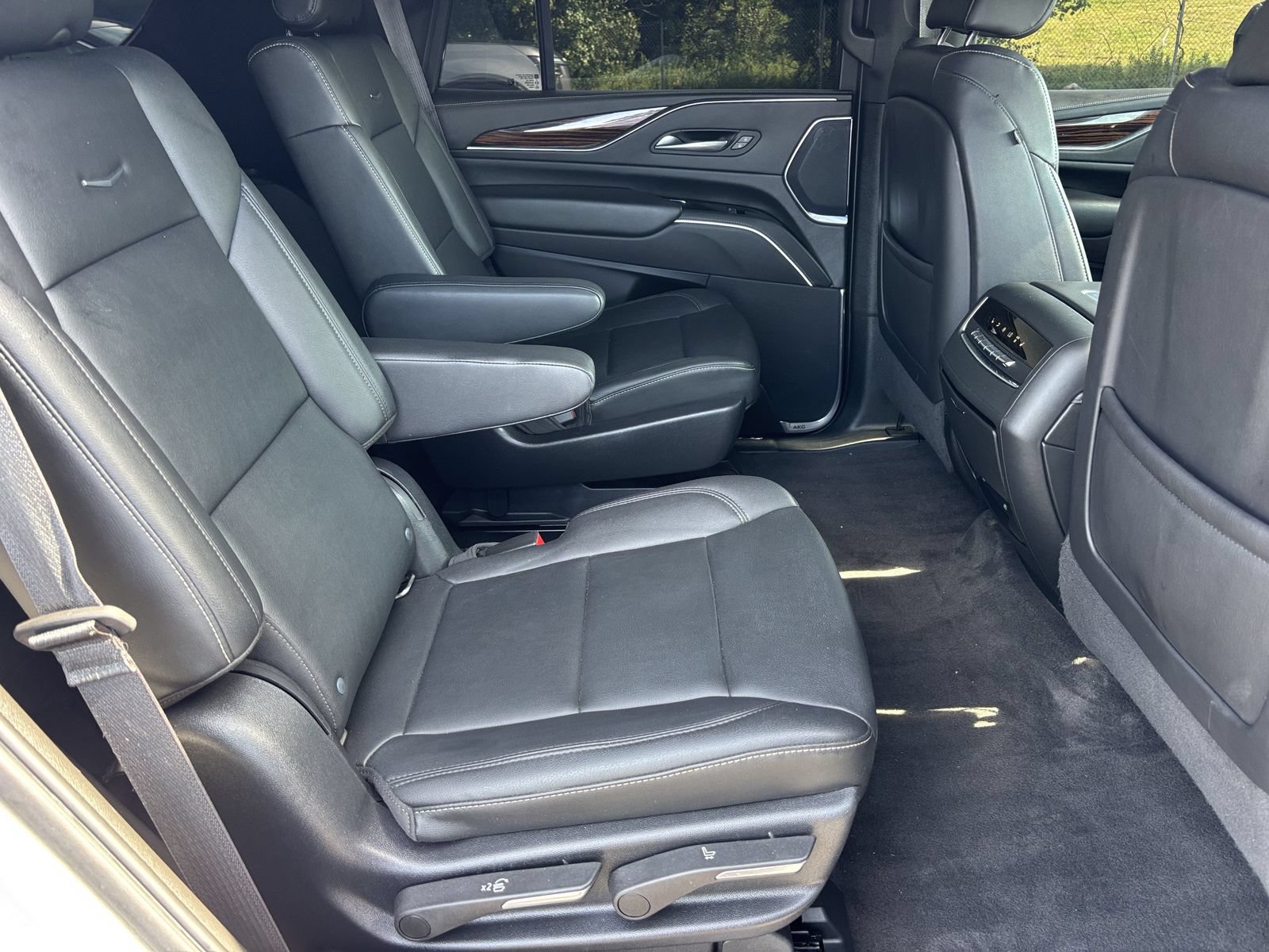 Used 2022 Cadillac Escalade Luxury AWD/4WD image 28