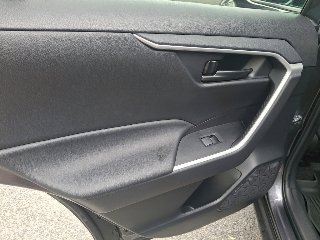 Used 2023 Toyota RAV4 LE AWD/4WD image 19