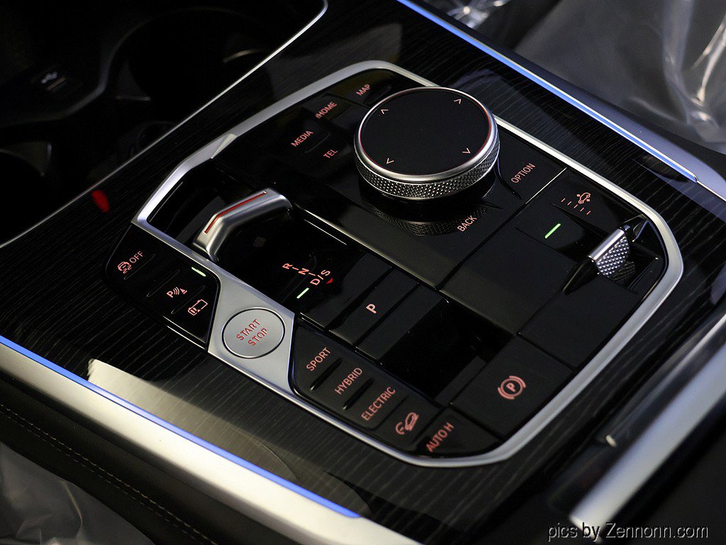 Used 2026 BMW X5 xDrive50e w/ M Sport Package image 27